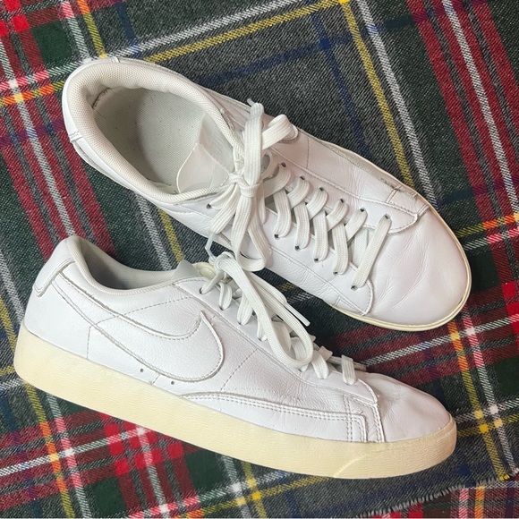 Nike Classic Blazer Low Top Sneakers 8 Mens - Picture 2 of 9